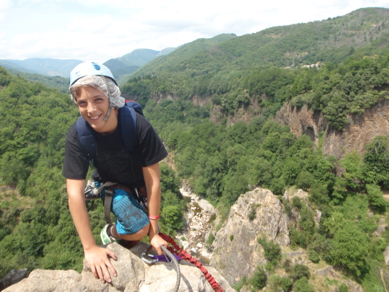 Village Camps International Summer Camp Ard&egrave;che, France 2019-07-26 https://www.villagecamps.com/journals_admin/images/71-9-Tomi on top!.jpg